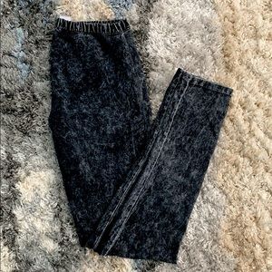 Chatoyant Mineral wash leggings (Size M)